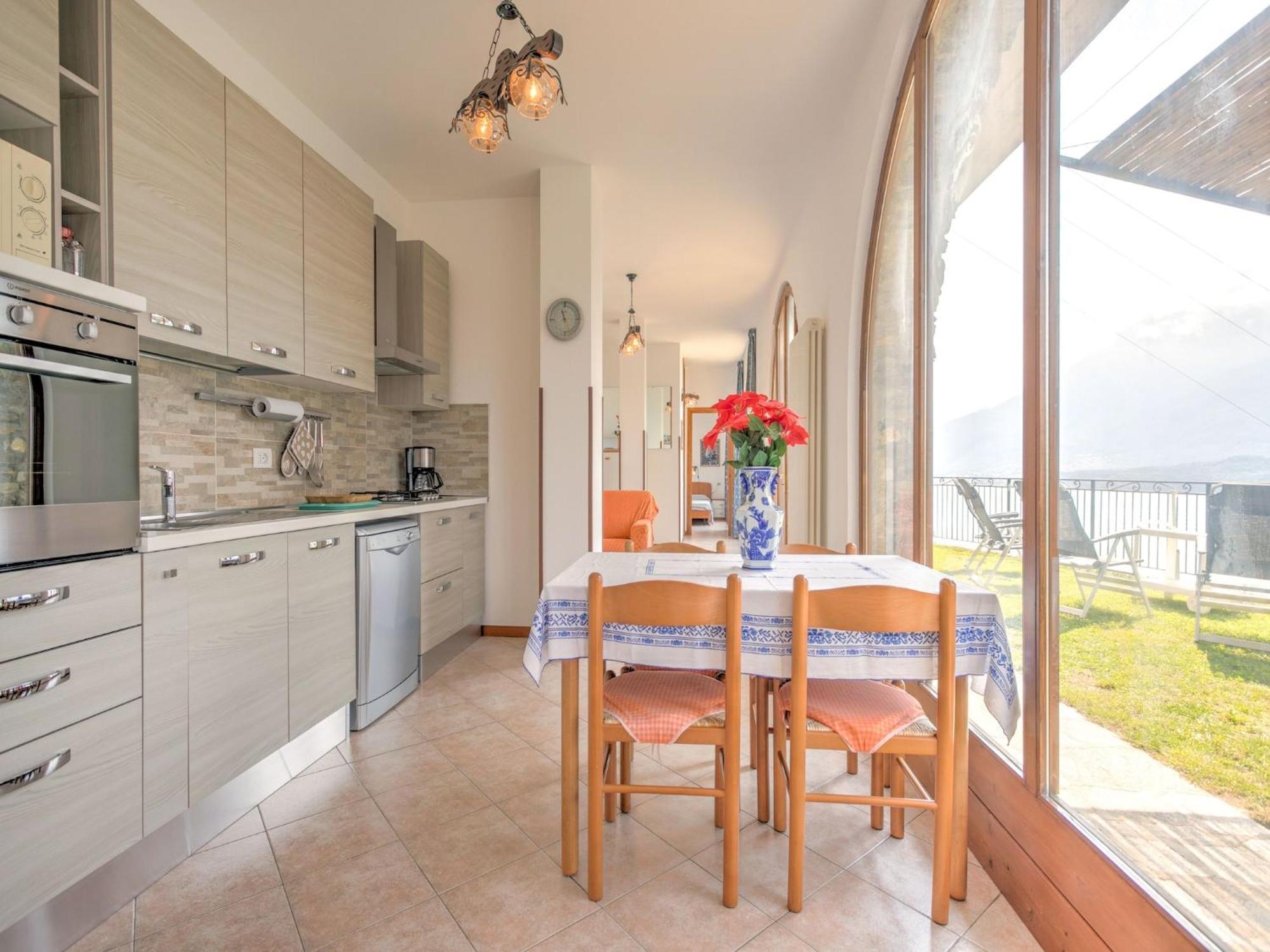 Wonderful Flat With Swimming Pool Lift And Garden Apartment กราเวโดนา ภายนอก รูปภาพ