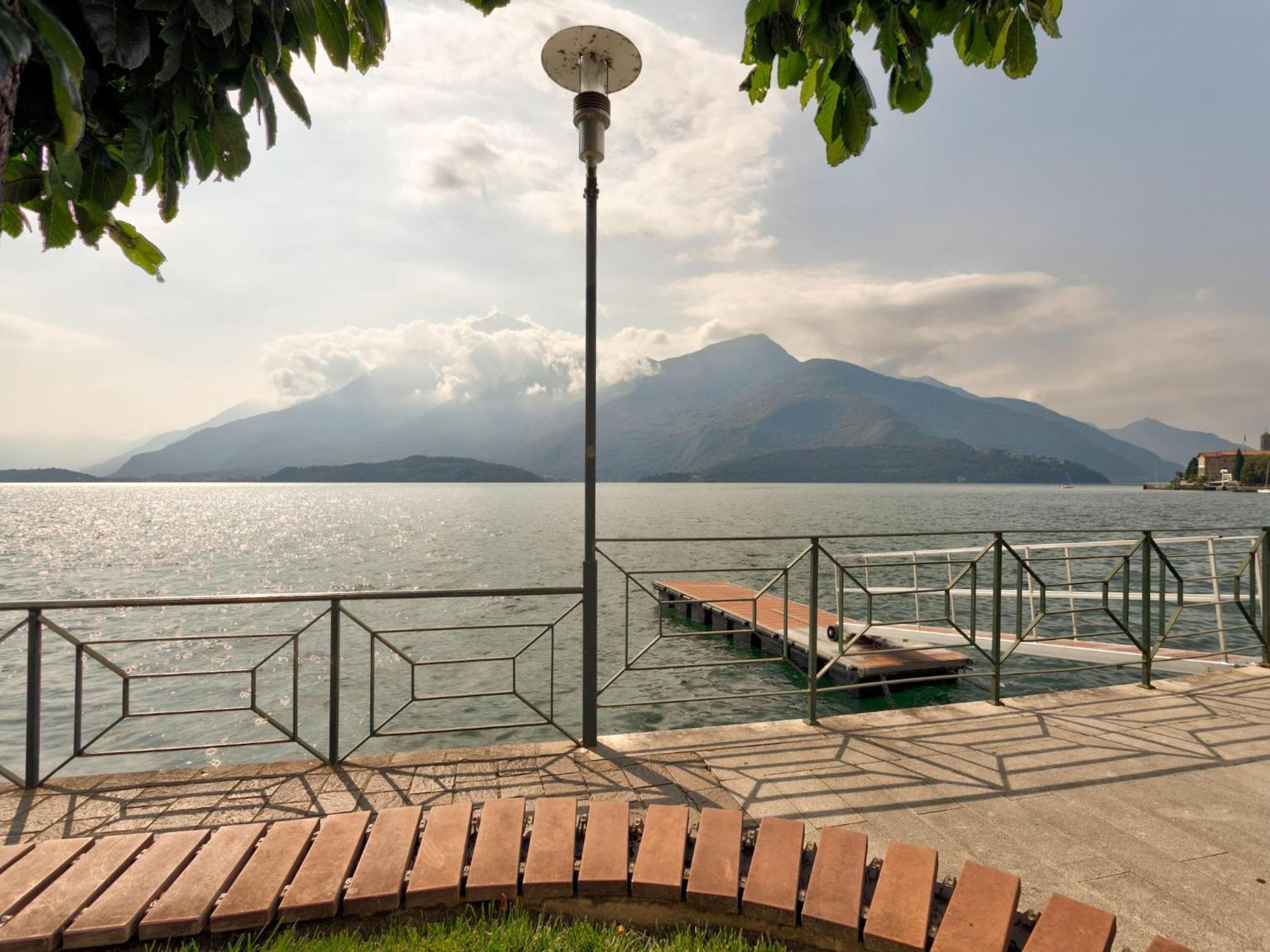 Wonderful Flat With Swimming Pool Lift And Garden Apartment กราเวโดนา ภายนอก รูปภาพ