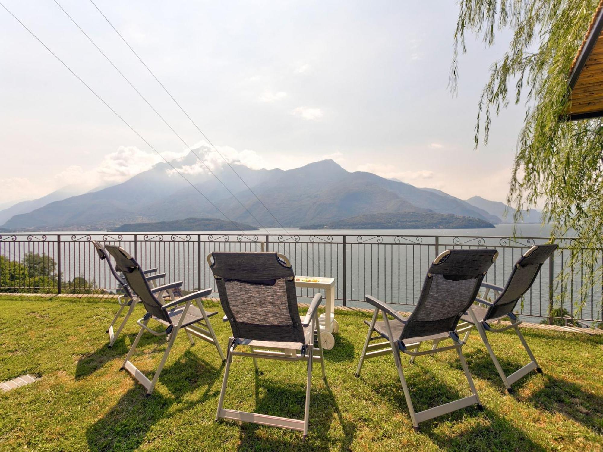Wonderful Flat With Swimming Pool Lift And Garden Apartment กราเวโดนา ภายนอก รูปภาพ
