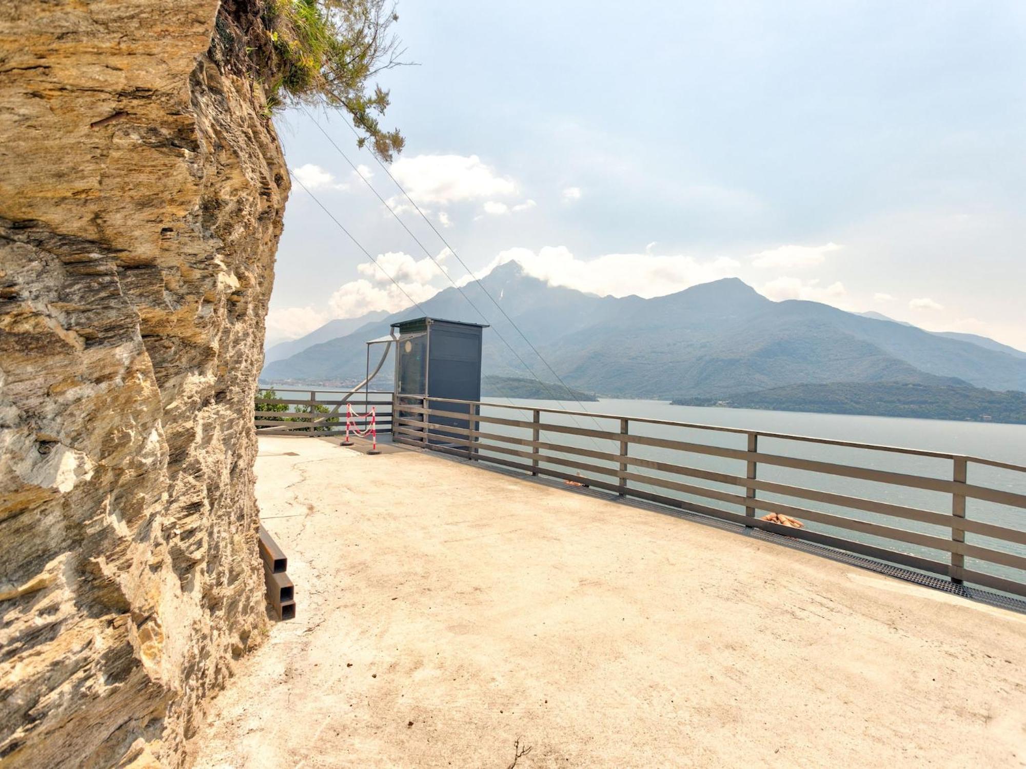 Wonderful Flat With Swimming Pool Lift And Garden Apartment กราเวโดนา ภายนอก รูปภาพ