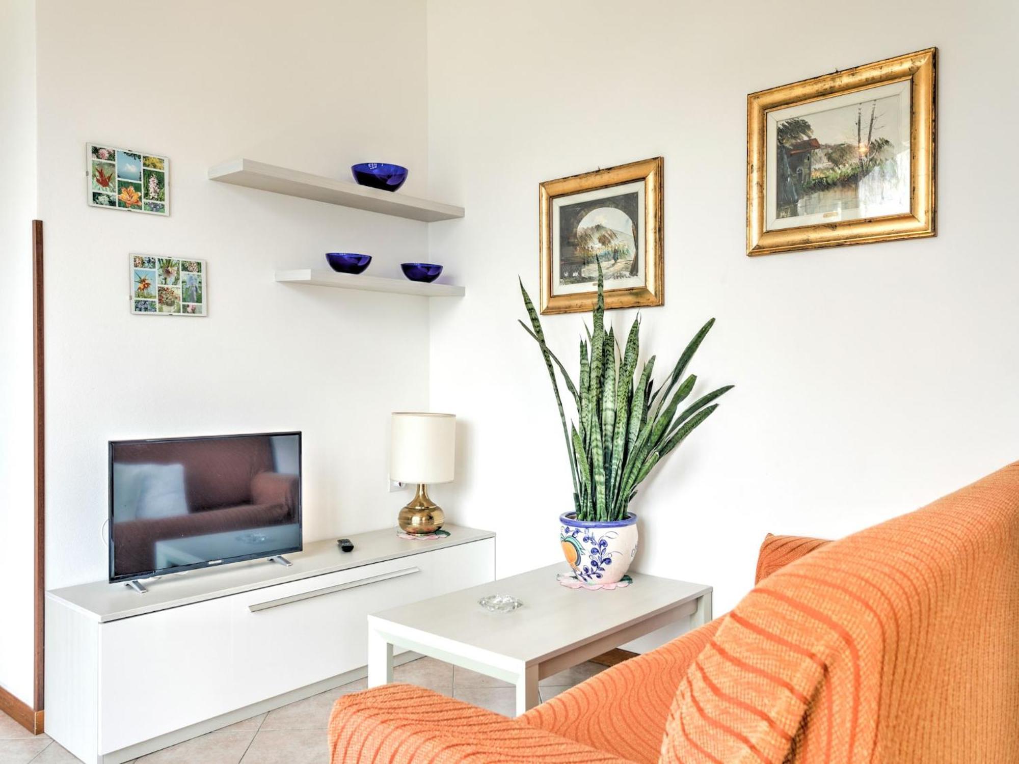 Wonderful Flat With Swimming Pool Lift And Garden Apartment กราเวโดนา ภายนอก รูปภาพ