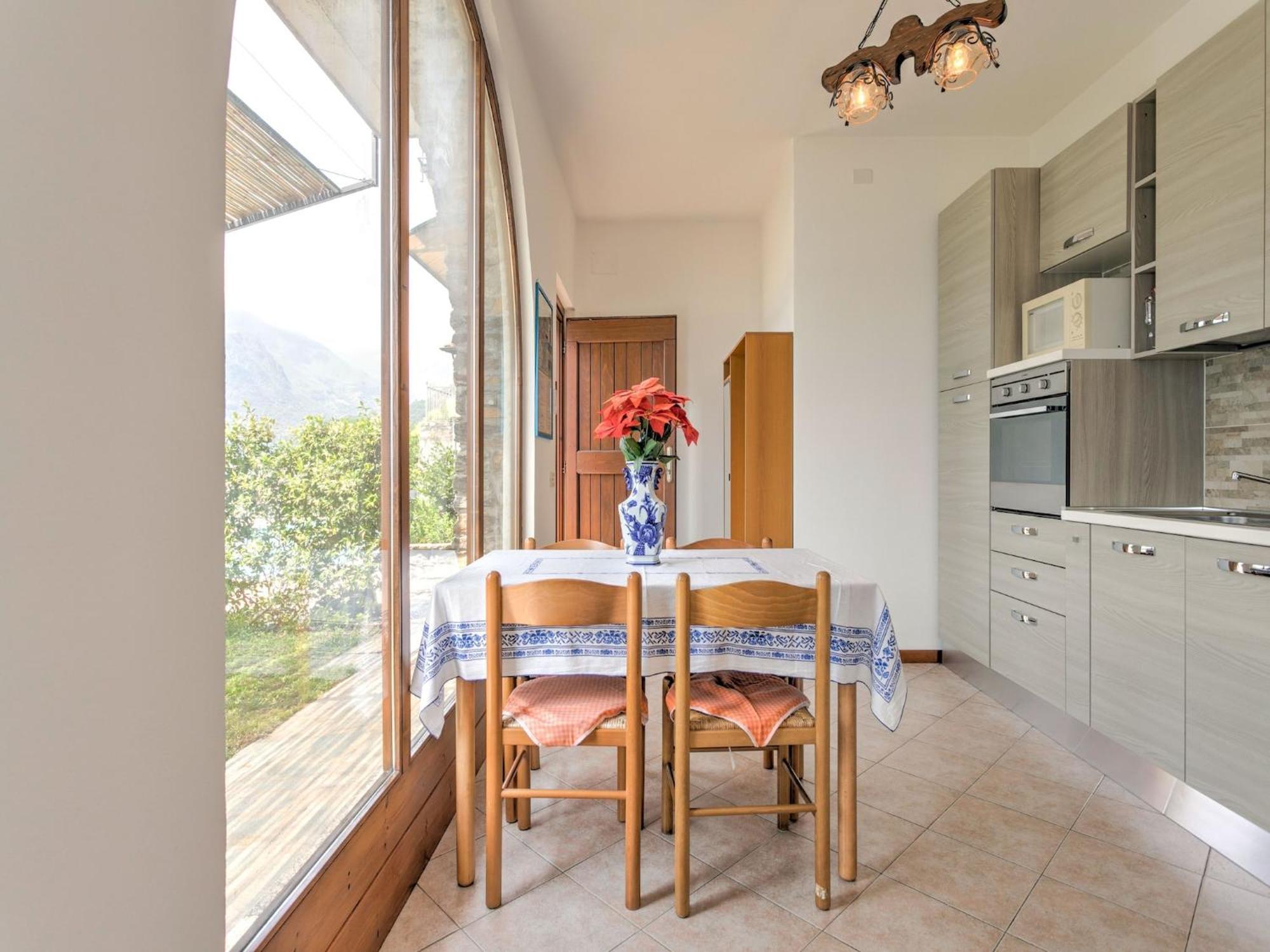 Wonderful Flat With Swimming Pool Lift And Garden Apartment กราเวโดนา ภายนอก รูปภาพ