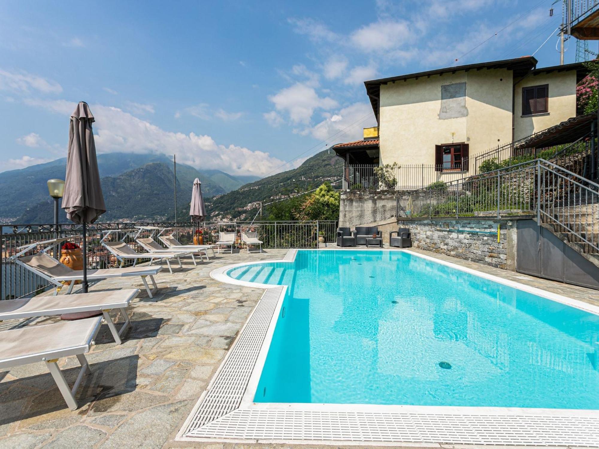Wonderful Flat With Swimming Pool Lift And Garden Apartment กราเวโดนา ภายนอก รูปภาพ