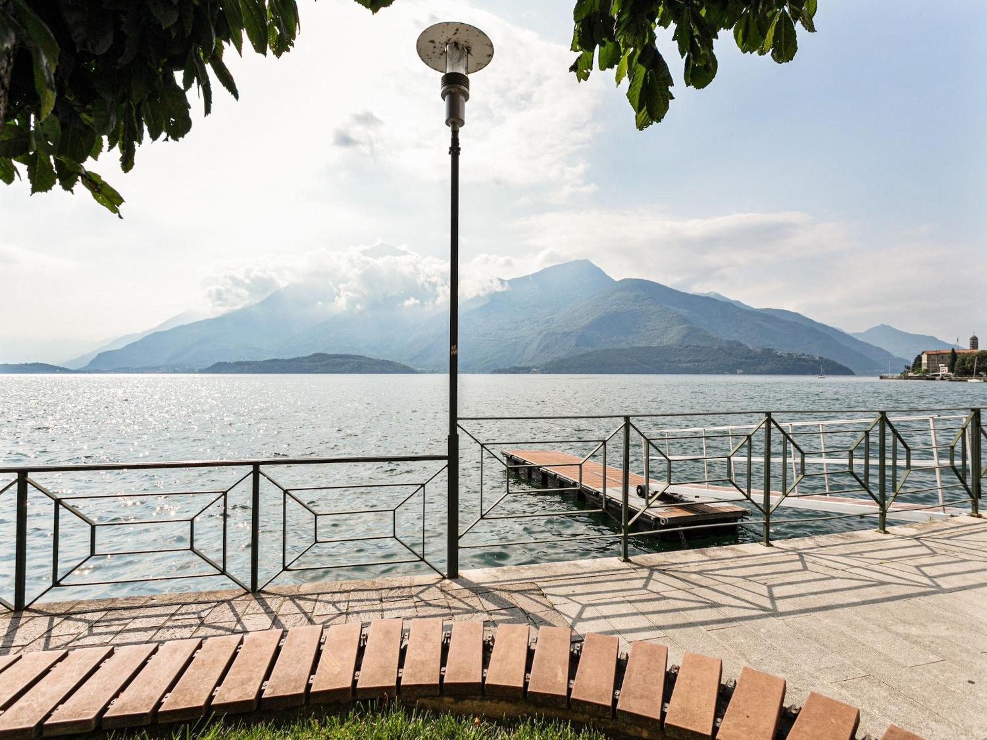 Wonderful Flat With Swimming Pool Lift And Garden Apartment กราเวโดนา ภายนอก รูปภาพ